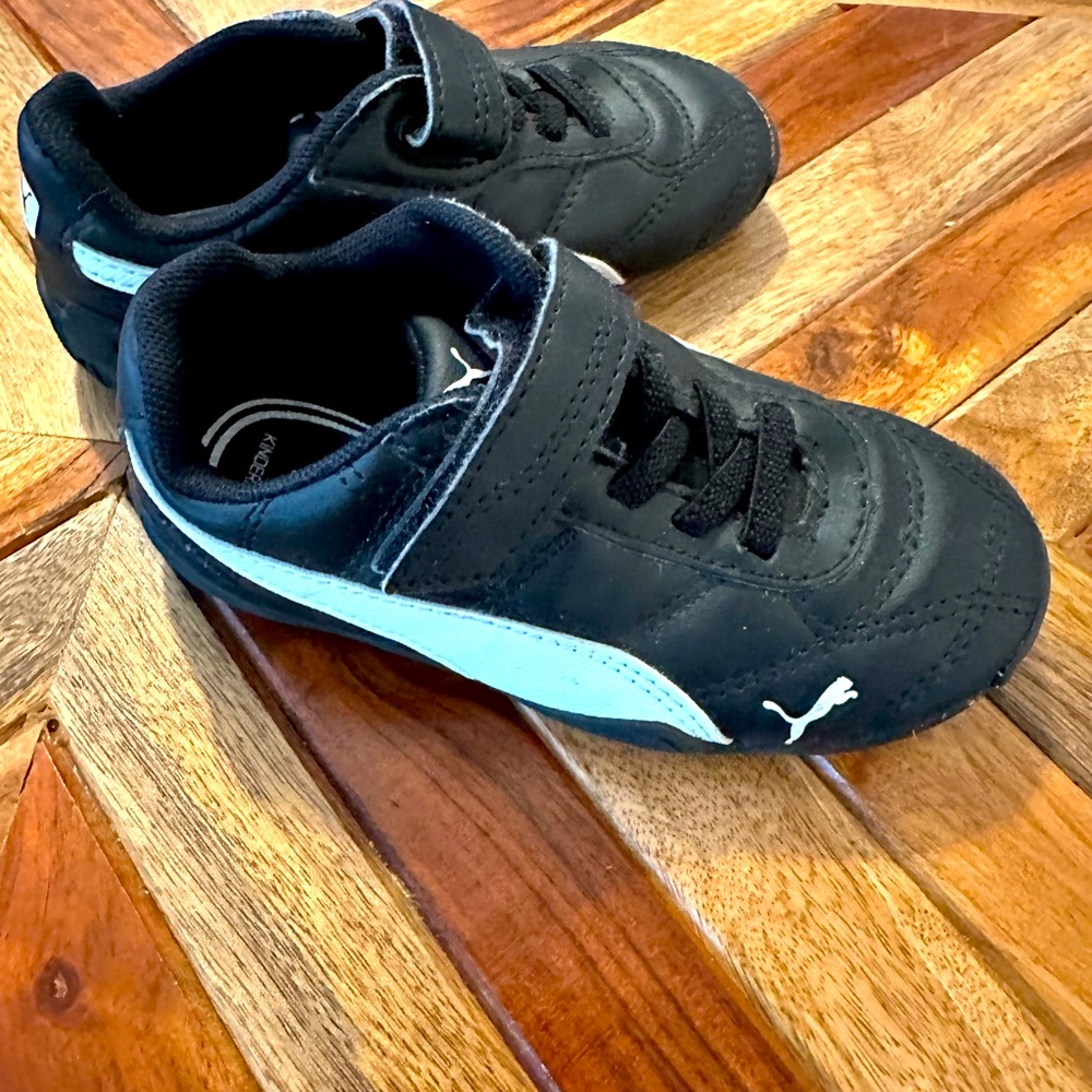 Toddler Speedcat style sneaker size 8